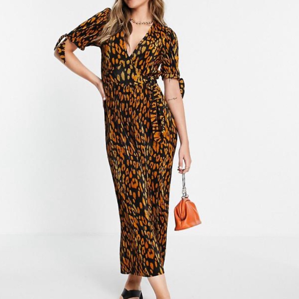 ASOS DESIGN Size 4 Plisse Wrap Jumpsuit in Rust Animal Print‎